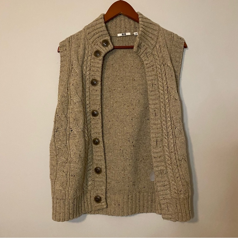 Uniqlo Women 6 Sleeveless Cardigan Vest Cable Knit Button Up‎ Grandpa Chunky